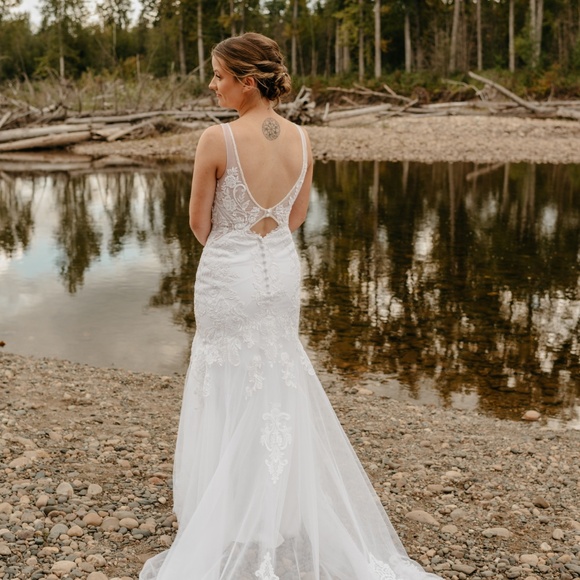 Wedding Dress - Picture 2 of 3